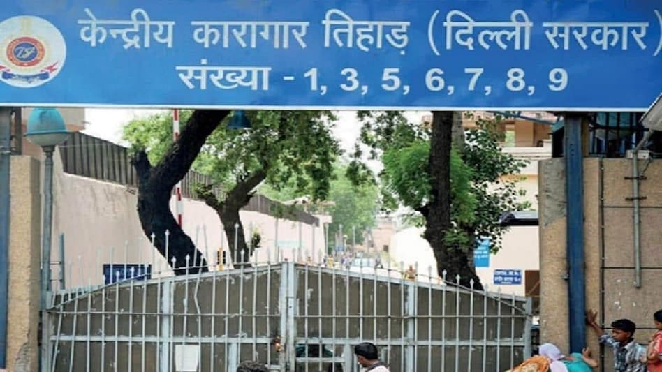 दिल्ली: तिहाड़ के अंदर कैदियों में फिर झड़प, भाई की हत्या का बदला लेने को किया 2 कैदियों पर हमला